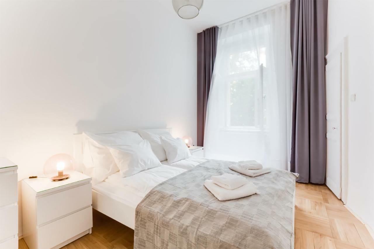 The Dancing House Residence, Two Bedroom Apartment With Balcony Near River! Praha Exteriér fotografie