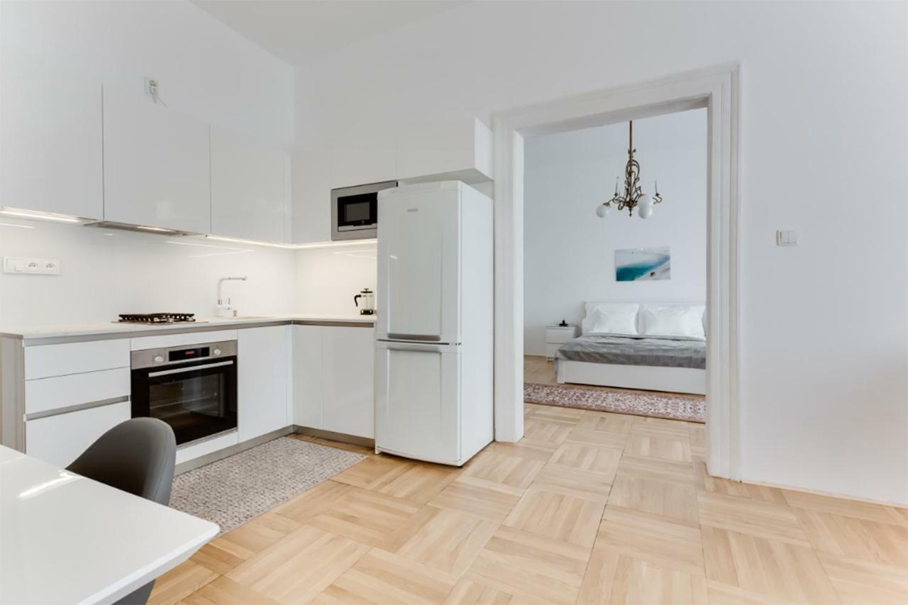The Dancing House Residence, Two Bedroom Apartment With Balcony Near River! Praha Exteriér fotografie