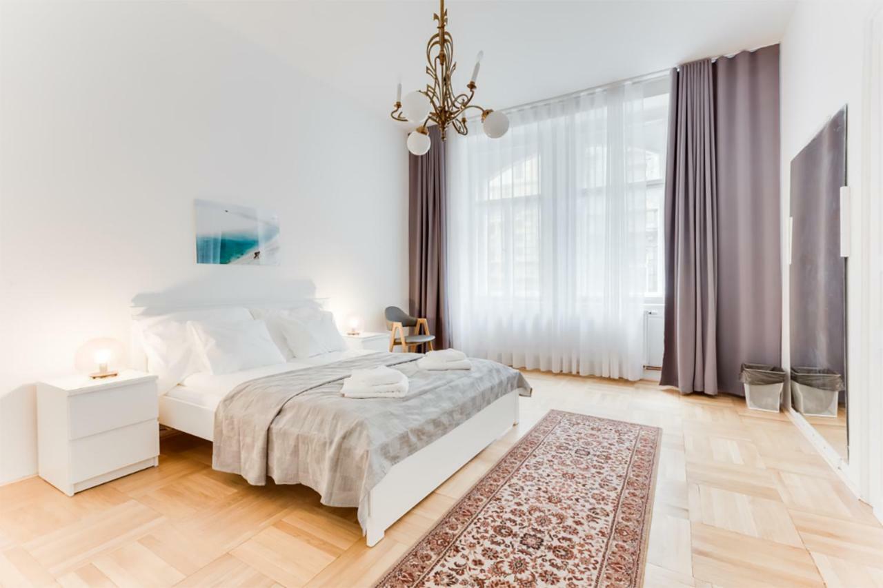The Dancing House Residence, Two Bedroom Apartment With Balcony Near River! Praha Exteriér fotografie